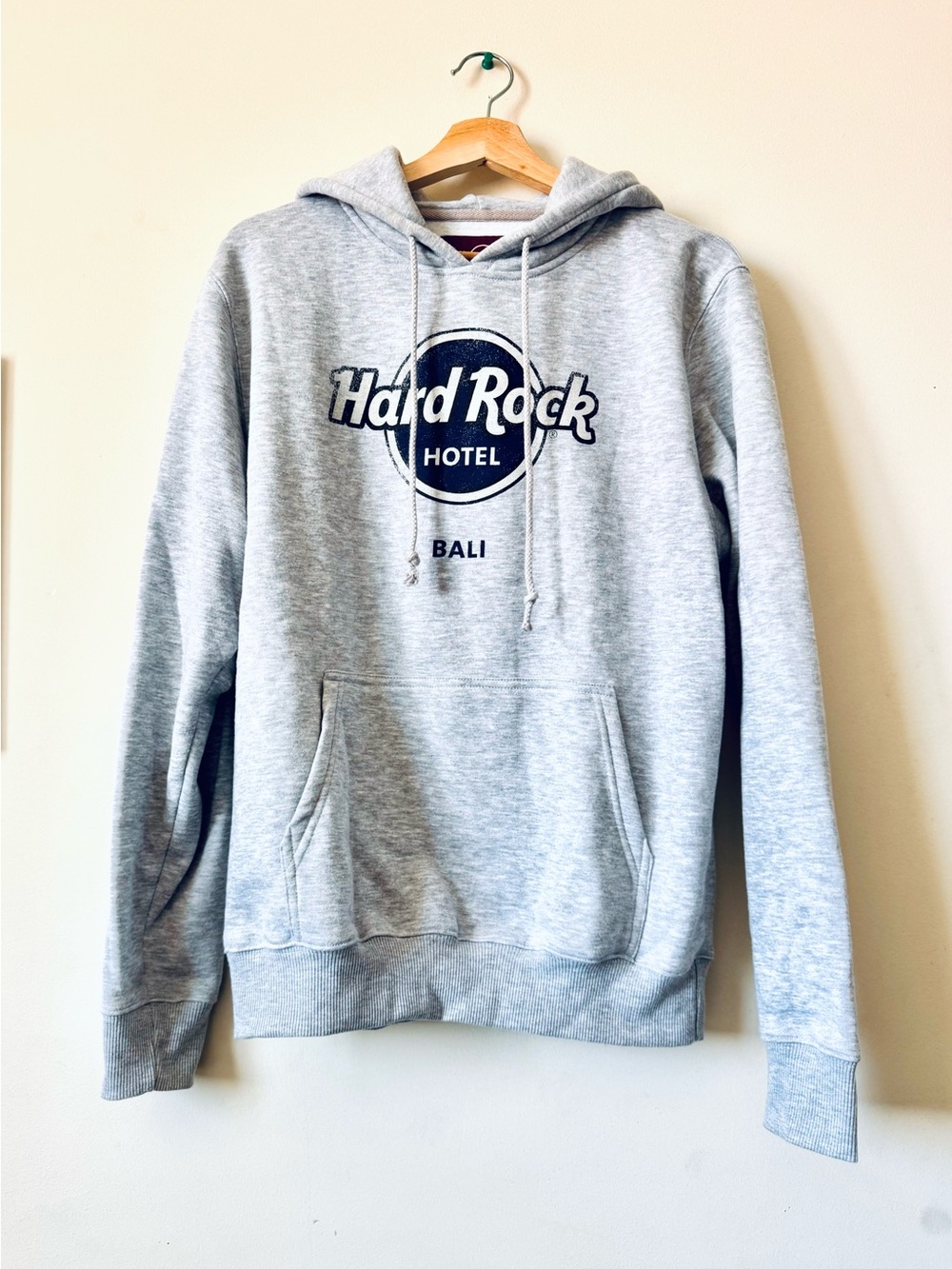 Hard Rock Hotel Bali Sz M Gray Sweater Hoodie Drawstring Kangaroo Pockets